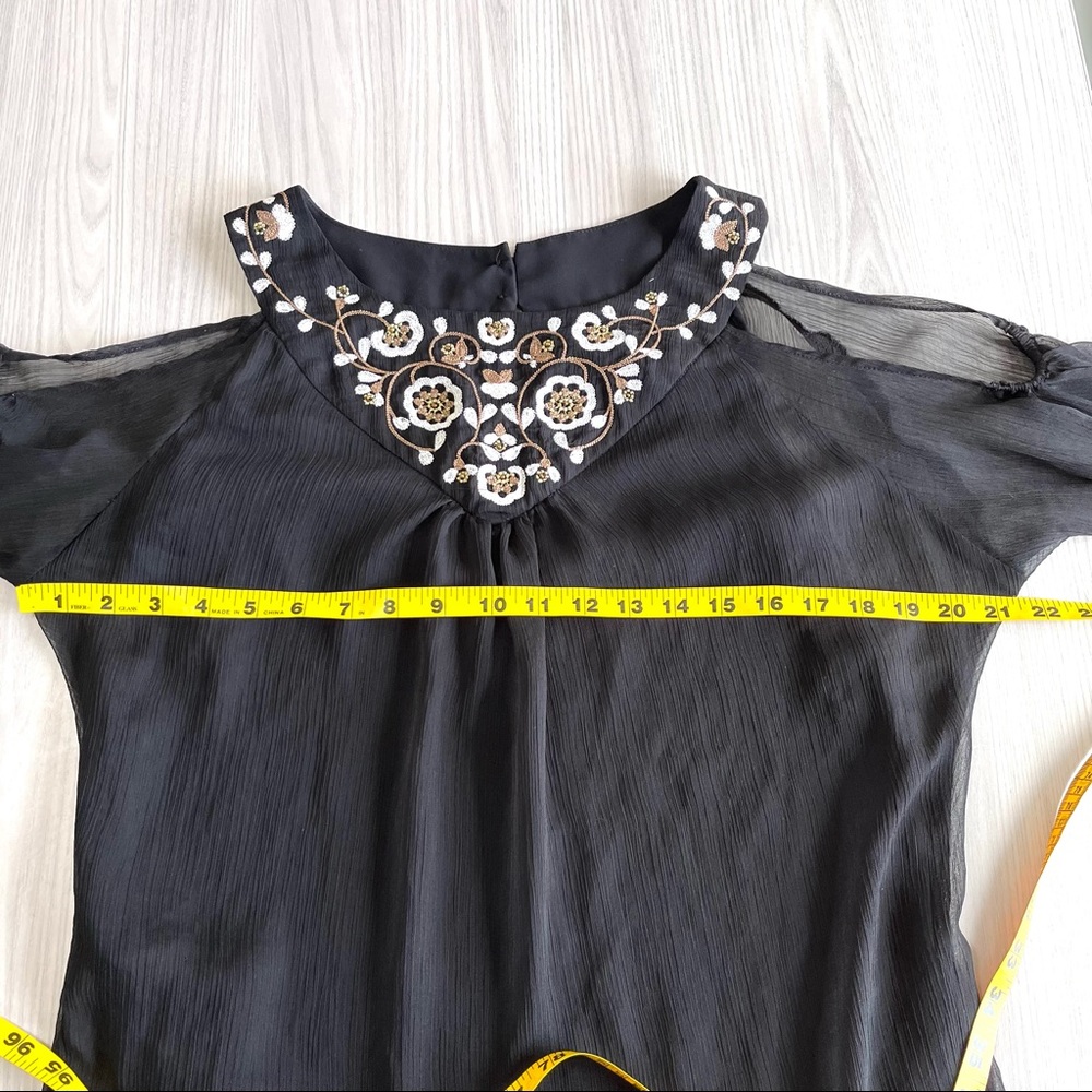 NWOT! White House Black Market Embroidered Cold-Shoulder Blouse Size XS - Picture 6 of 9